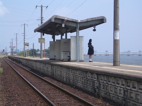 松浦川が増水したら流されそうな鬼塚駅