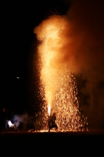 駒場祭手筒花火奉納