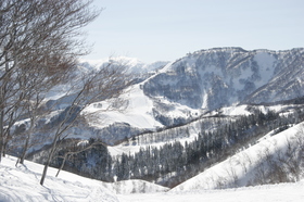 GALAのさらに向こうの湯沢高原スキー場